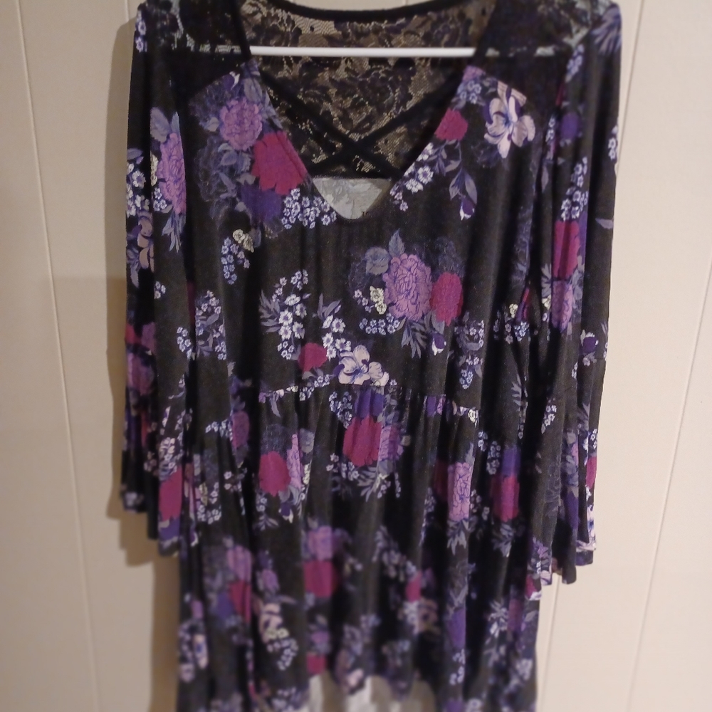 Black tunic with flowers, Torrid, size 2